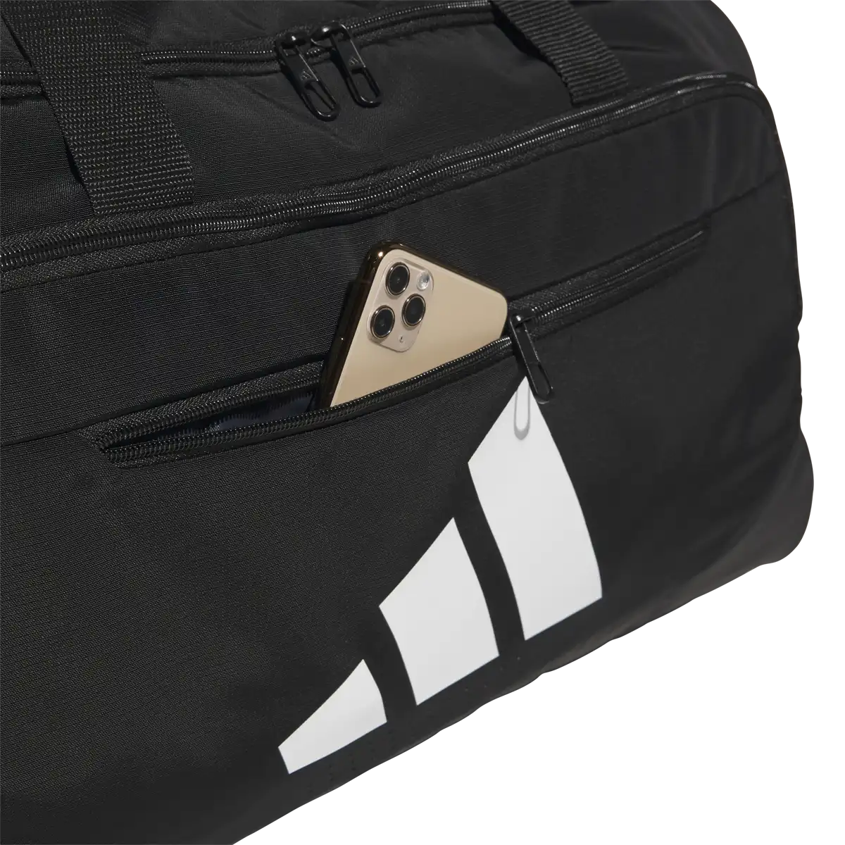 Defender 5 Medium Duffel